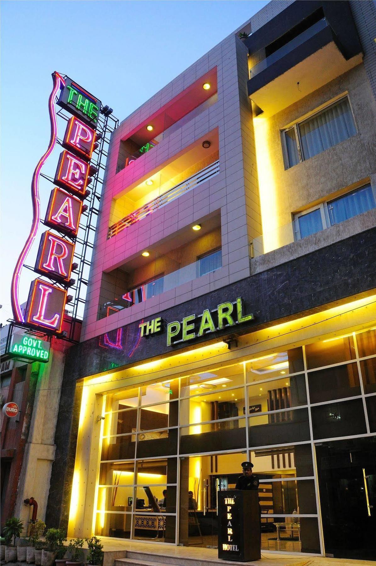 The Pearl Hotel New Delhi Eksteriør bilde